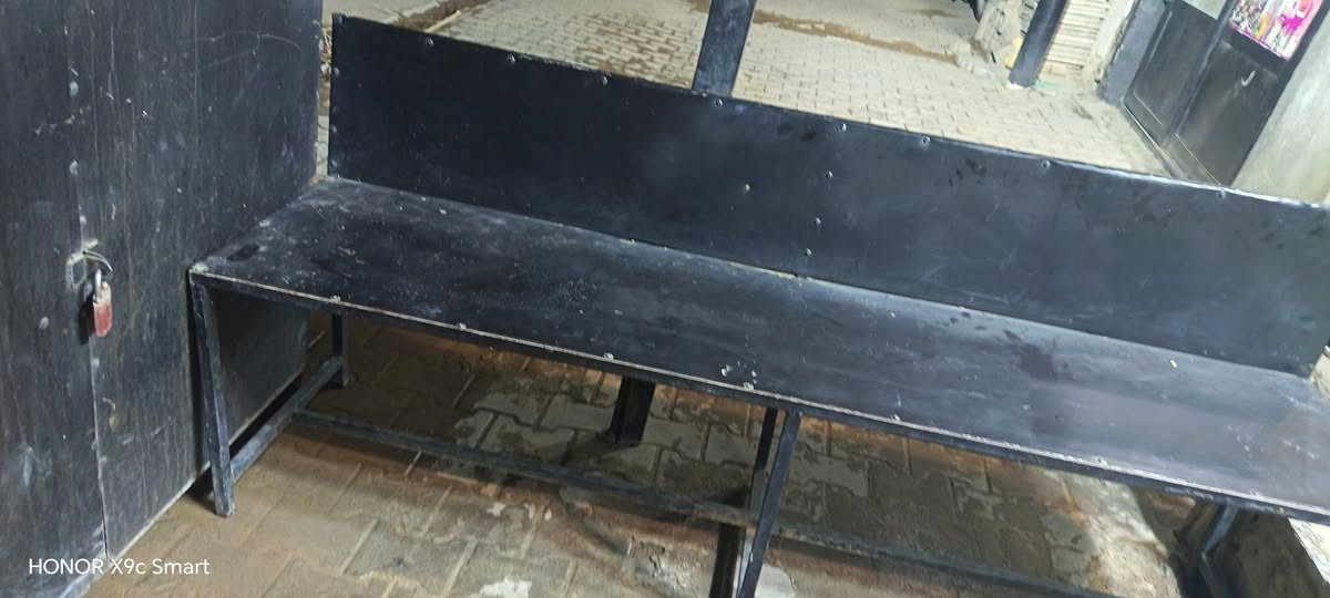 سلام عليكم اكو غراض كافيريه ل بيع شلع و اكو بعد غراض.ما مصورهن عنوان النجف تفاصيل اكثر على واتساب ***********
