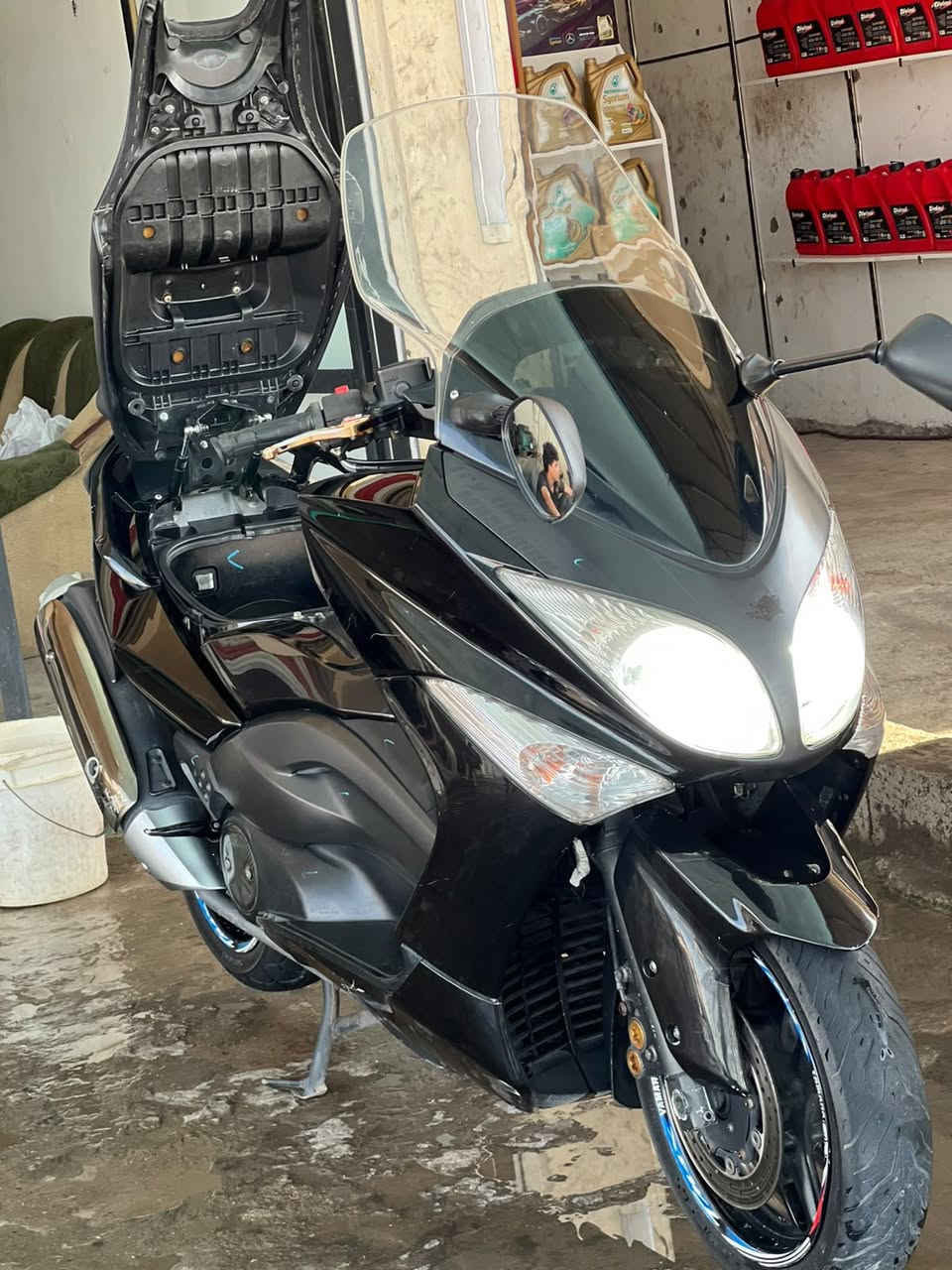 السلام عليكم
♥️T-MAX 11 للبيع

الدراجة بحالة الوكاله🏍️🪐

مواصفاتها:
سكيورتي📍
📍Abs
يدات بريك رياضي 📍
منظومه لايت زنون 📍
تچوة📍

ممشة الدراجة :40الف 🏍️📍

سعر الدراجة:38$💵   (٣٨ ورقه) بيها مجال كلش كلش قليل 

للتواصل *********** واتساب 📞
