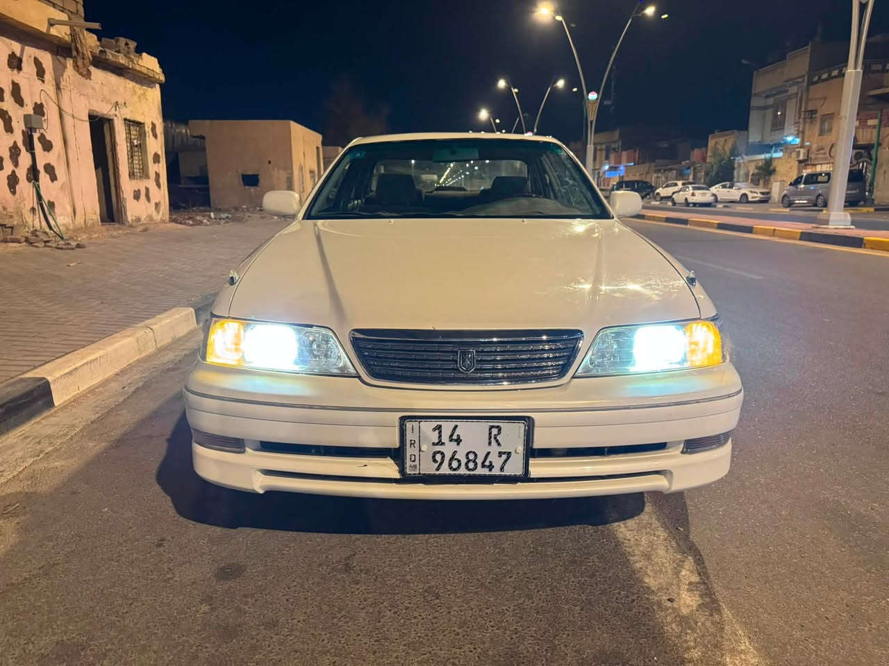 السلام عليكم
مارك موديل ٢٠٠٠ اصل كرستال لايت ٣ خانات سيارة بيها فتحه 
تعمير جديد سستم كامل نعادت من الصفر 
جان بيها خياس ونلكط 
السيارة باتري جديد كهربائيات شغالة 

كفاله نقل وكصة واصوليات شرط التحويل 

السيارة بيها مكينه ونجي عوزها تجفيت اطيحلك سعر المكينه من سعر السيارة 
مكاني بصرة حي الحسين اول لاين 
السعر ٦٨ اطيح منهم سعر المكينه وبيها مجال 

رقمي ***********
