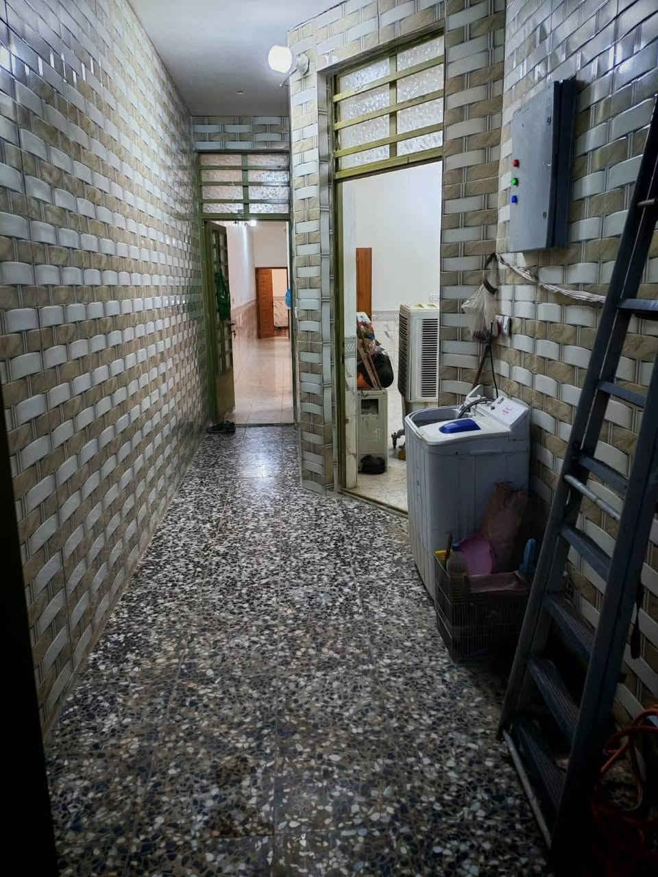 السلام عليكم دار للبيع زراعي  بناء حديث طابق واحد المساحة 140 متر واجهة 5 ونص نزال 25 البلديات الضباط خلف الصحفيين حي الامير قرب مدرسة زين القوس خدمات كاملة الاستفسار اكثر الاتصال على الرقم ***********
