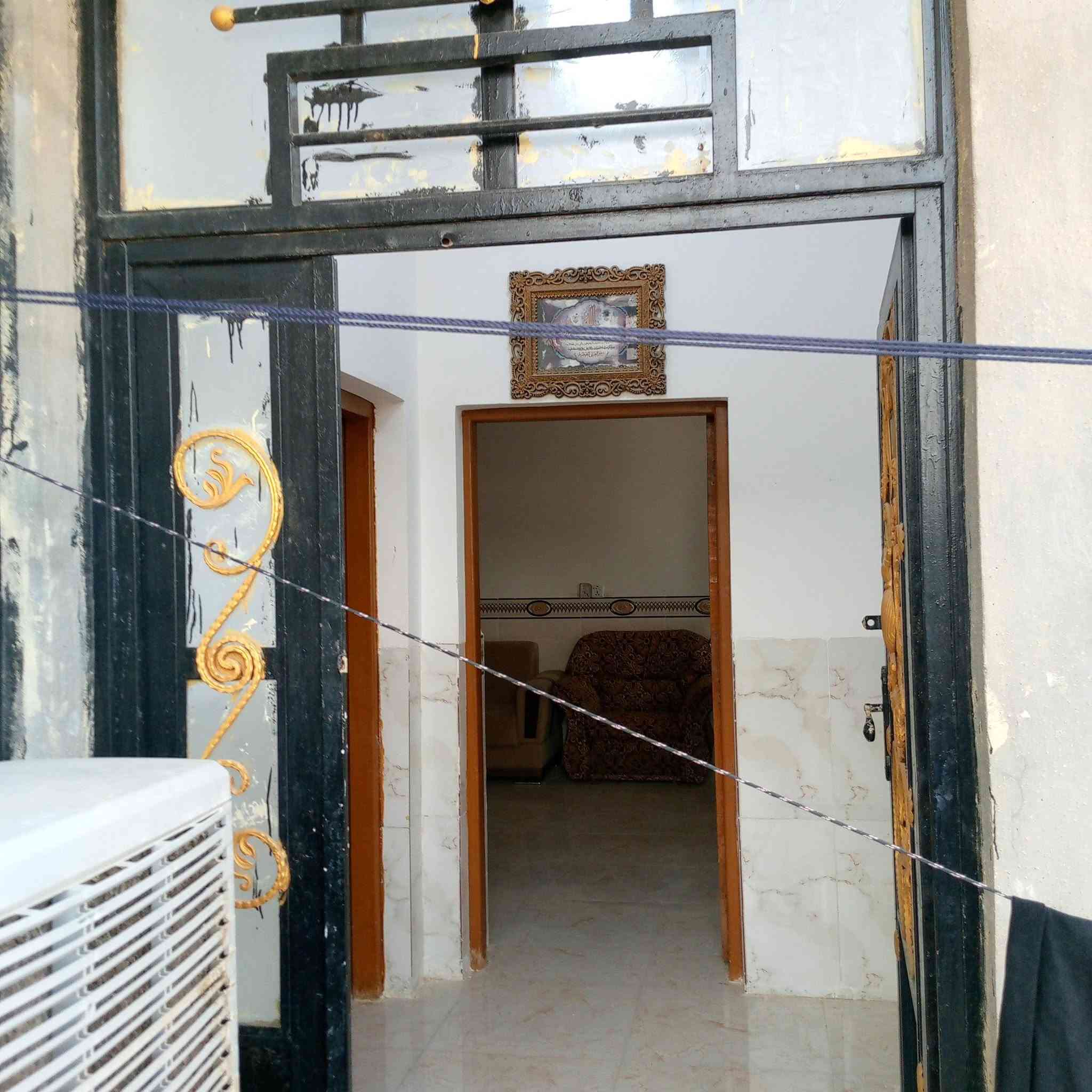 بيت البيع مساحه 300 متر رمادي طاش الاوله قرب جامعه الانبار  رقم هاتف ***********
