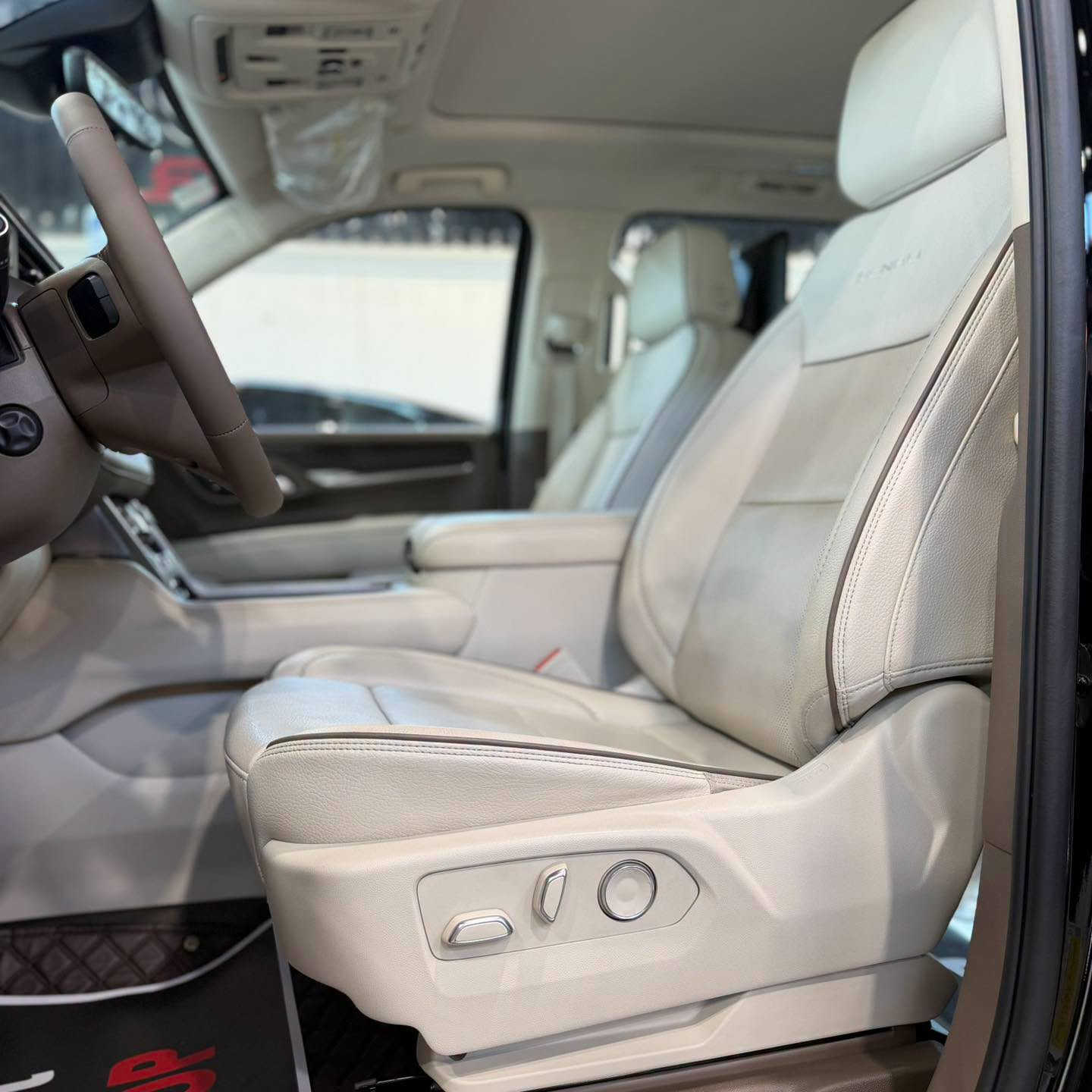 🚙🔥 GMC دينالي 2024 – وكالة 🔥

الفخامة الأمريكية بحضور قوي ومواصفات راقية 👑✨

✅ موديل 2024
✅ فئة Denali
✅ وكالة
✅ ماشية فقط 30,000 كم
✅ مكفولة كفالة عامة
✅ حالة ممتازة وجاهزة للتسليم

✨ راحة عالية، أداء قوي، وفخامة تليق بعشاق الـ Denali.

📍 متوفرة لدى شركة علي الشيباني لتجارة السيارات
بغداد – الكاظمية – جكوك قرب مرور الكاظمية

📞 للاستفسار والحجز:
***********-***********

🔥 فرصة مميزة… سيارة نظيفة، مكفولة، وجاهزة للتسليم الفوري.
