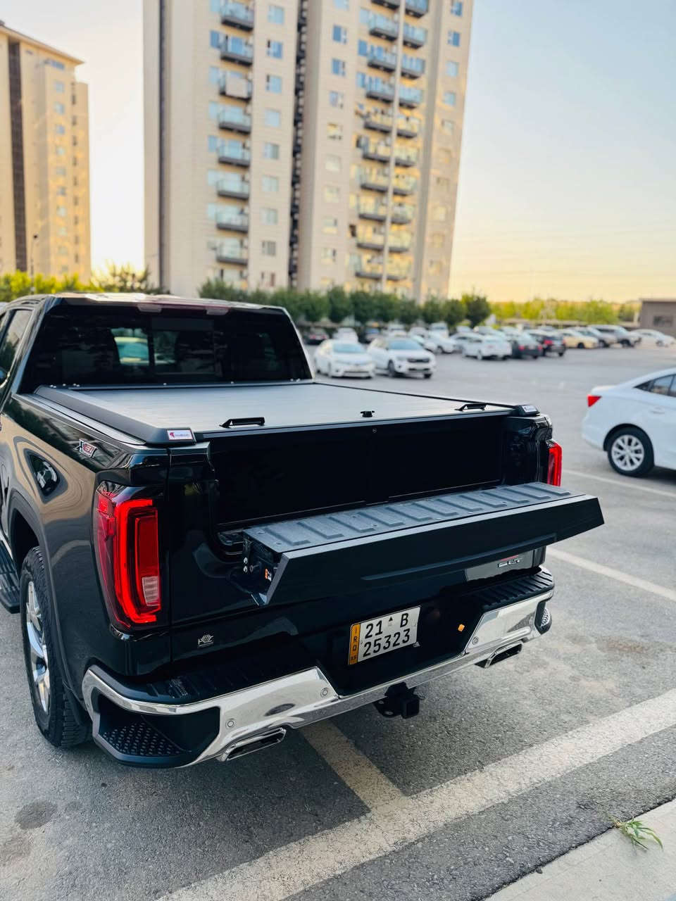 GMC SIERRA 2025  1/1
١٨ هەزار میل ڕۆشتوە 
ڕەشی قەتران مەکینە v8 5.3
گێڕی عەرز و سڵاید
کوشن سارد و گەرم و خەزن و مەساج 
٥ مۆدی دەبڵ ئەکسل 
سەماعە BOSE دەرگای دواوە ٣ پارچە 
شاشە گەورە و ئەلکترۆنی 
کوشن قاصه
ڕادار ٣٦٠
٥ کامێرە 
زۆر مواسەفتی تر 
گێڕ و مەکینەوکارەبای بە شەرت 
سەیارەکە بێ بۆیاخ و بێ سارد و بێ شوختە بۆنید گۆڕاوە بە بیلاد ناوی نەگرتوە حادیسەیەکی زۆر سوکی هەیە 
کامل جوانکاری بۆ کراوە 
کتابی جامڕەشی بۆ کراوە 
ڕەقەم سلێمانی تەحویل و وەکالە بە شەرت 

نرخ:٤٨٥ 

*********** 
*********** whatsup السليمانية, العراق
