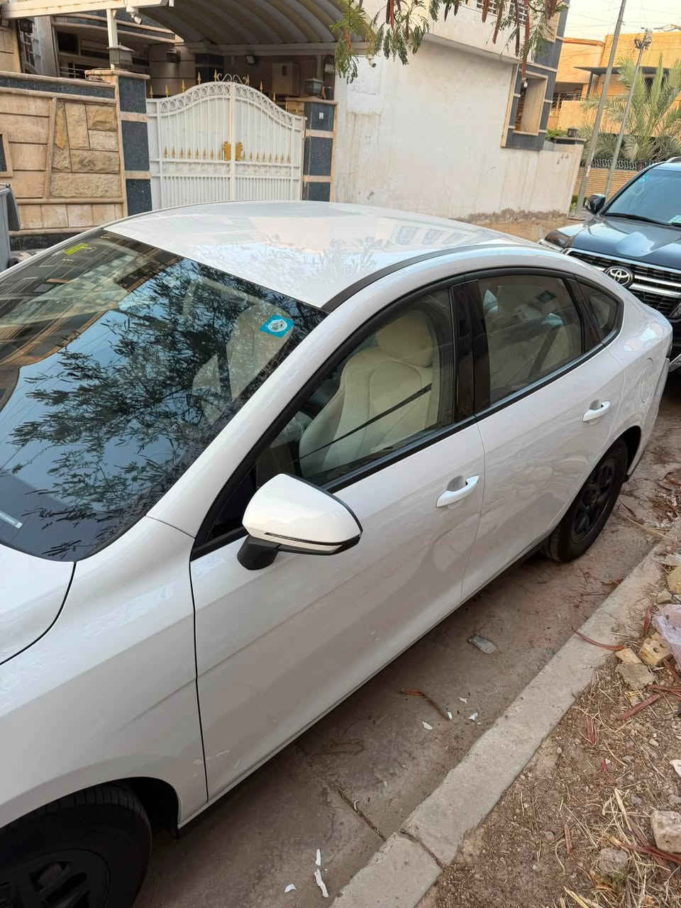 سيارة byd 2025 سيل 5
ماشية ٤٠٠٠ 
السيارة رقم بغداد جديدة بس بيها شخط بين البابين 

السعر ٢٠ مليون 
العنوان زيونة ٧١٠ 
***********
