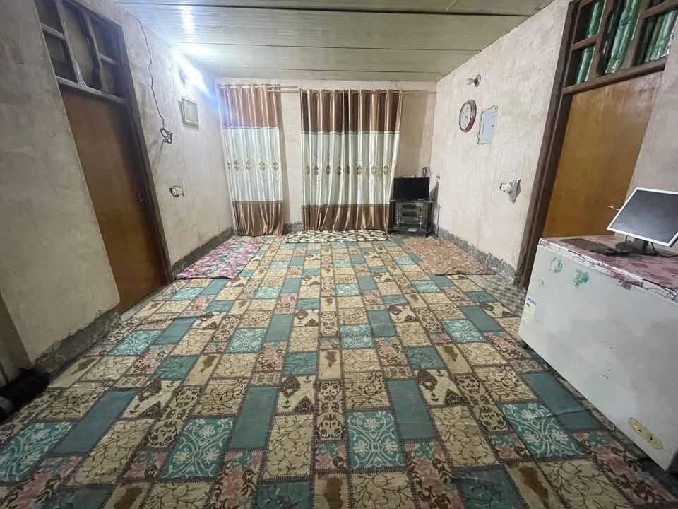 بيت للبيع (سند 25) حي ذويب الاول (***********)
المساحة 240 متر، البناء طابوك، الأساس كونكريت مسلح حديد أوكراني 
البيت غرفتين (4x4) و(4x5)
مناور اثنين مع ترك 
هول مساحة (4.5x10)
مطبخ (4.5x6)
استقبال (4x7)
الأرضية بالصور واضحه 
صحيات داخلية وصحيات خارجية
السكف سندويج
تاسيس كهرباء كامل 
تاسيس مجاري كامل 
تاسيس ماء كامل 

السعر خاص (راسلوني واتساب او ماسنجر ما ارد على التعليقات)

للاستفسار واتساب او خاص (***********)
الحي تبليط وبي كل الخدمات مي وكهرباء وطني وسحب
