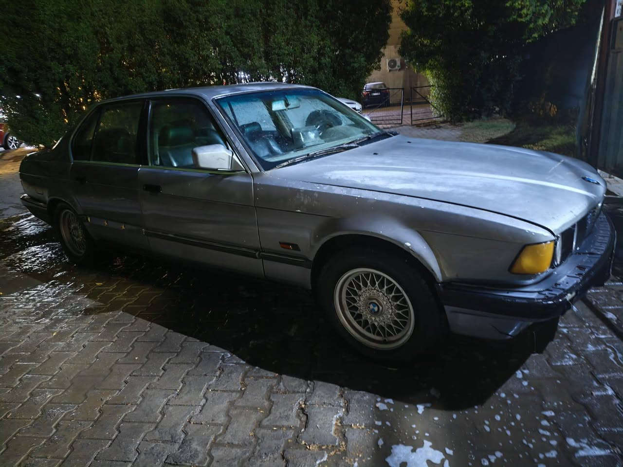 سلام عليكم للبيع 730 بليتة 1992
مكينة 35 مفتوح رقم بغداد باسمي 
مكينة خابطة وبيها تبخير وتخربط بس شغالة 
تخم تايرات جديد صارلة شهر دسكات بنزات جدد تبريد شغال
كشن كهرباء بردات بس نقص بيهن سلايد 
عليها غرامة 400 الف 
مكاني بغداد الحرية 
السعر 30
***********

