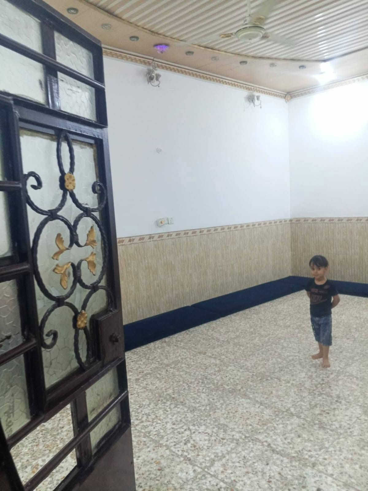 بيت 190 متر للبيع
عسكري مدارس قرب الادلة الجنائية
ثلاث غرف نوم وصاله  وستقبال ومطبخ وتخاريج جوه وبره
البيت كاشي وسيراميك نظيف فقط السكف ما مغلف
شارعه 10 متر
 البيت ثلاث غرف وصاله صب الاستقبال والمطبخ شيلمان
السعر 120 قفل

***********
