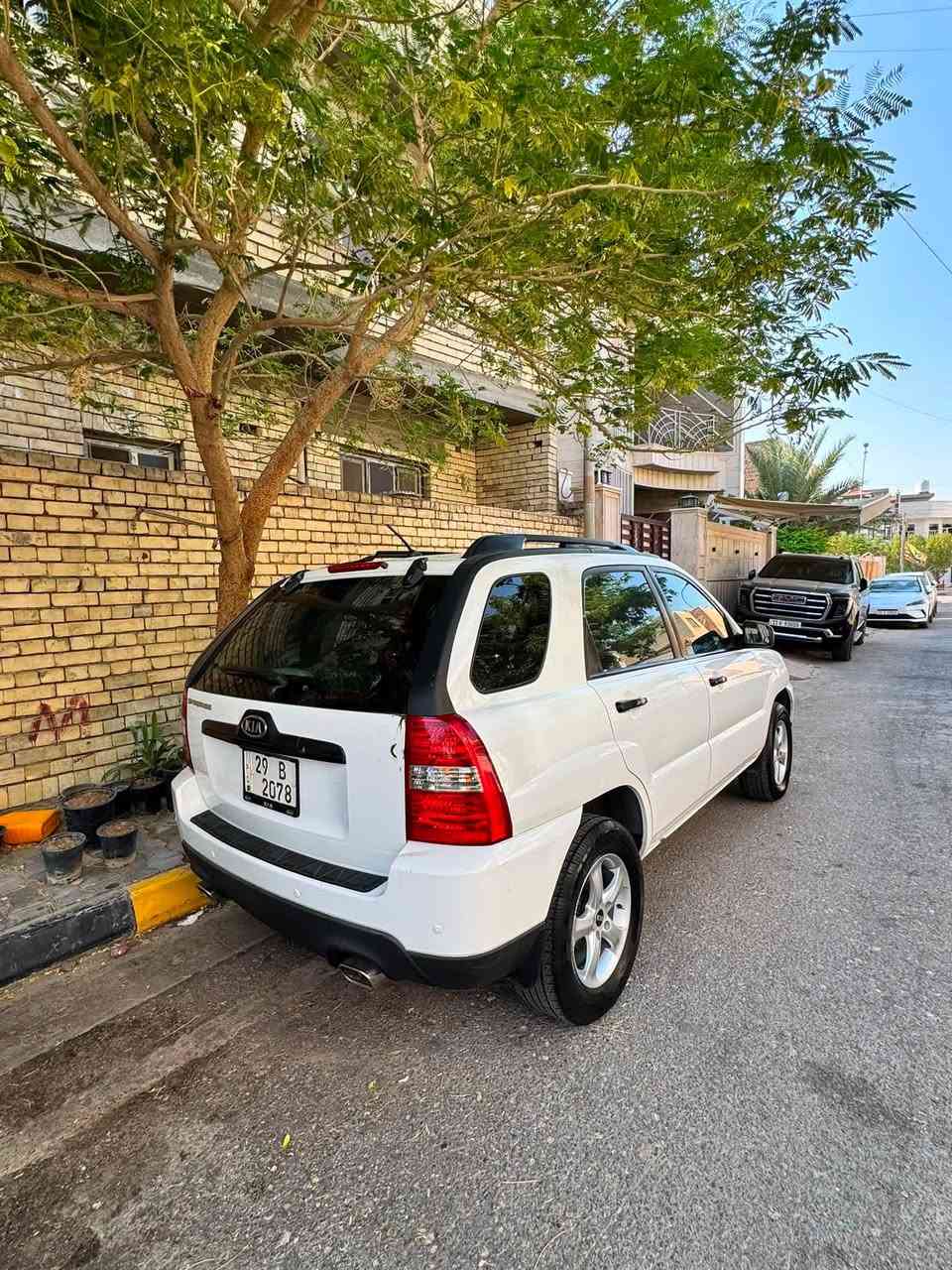 كيا سبورتج ٢٠١٠ خليجي ماشيه ١٩٦ الف محرك ٢٠٠٠ كير محرك مكفول بيها قطعتين صبغ وشويه من الباب مال السايق مرشوش بدون دواخل رقمها مميز اربع ارقام مكاني كوت الهوره سياره كامله على اخر شي ***********
