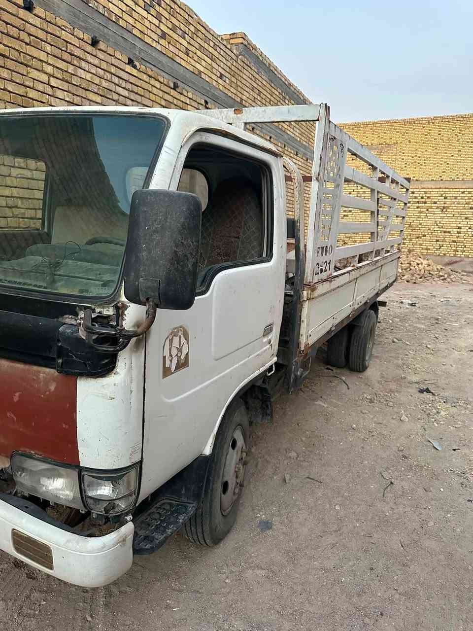 السلام عليكم 
كنتر نيسان محرك جديد 33 
مداور بيومها موديل 2000
مكانها ناصريه سوق الشيوخ 
سعرها 42
***********
