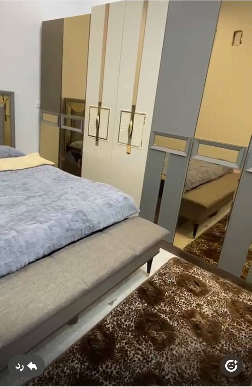 سلام عليكم غرفه تركي أخت جديدة ثقيل مو خفيف 9قطع مكاني بغداد مدينة الصدر ***********

نص مكتوب في الصور:
- رد