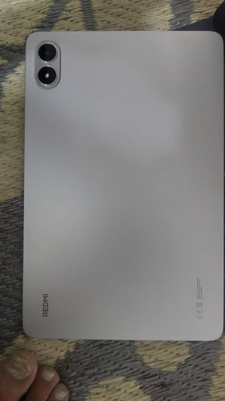 إي حبيبي، الجهاز بالصورة غالباً Redmi Pad 2 من ريدمي. تصميم الكاميرا مطابق، والجزء الثاني بالدائرة هو الفلاش/فتحة ضمن الوحدة، مو كاميرتين. �
ايباد
مواصفاته:
📱 الشاشة: 11 إنش
🖥️ الدقة: 2560×1600
🔄 التحديث: 90Hz
☀️ السطوع: 500 نيت، ويصل 600 نيت بوضع الإضاءة الخارجية
🎨 الألوان: 1.07 مليار لون
⚙️ المعالج: MediaTek Helio G100-Ultra
💾 الرام والتخزين: 4/128 أو 6/128 أو 8/256GB حسب النسخة
📸 الخلفية: 8MP
🤳 الأمامية: 5MP
🔋 البطارية: 9000mAh
إي حبيبي، الجهاز بالصورة غالباً Redmi Pad 2 من ريدمي. تصميم الكاميرا مطابق، والجزء الثاني بالدائرة هو الفلاش/فتحة ضمن الوحدة، مو كاميرتين. �
سعره 440
وبي مجال حق لجيه
***********
