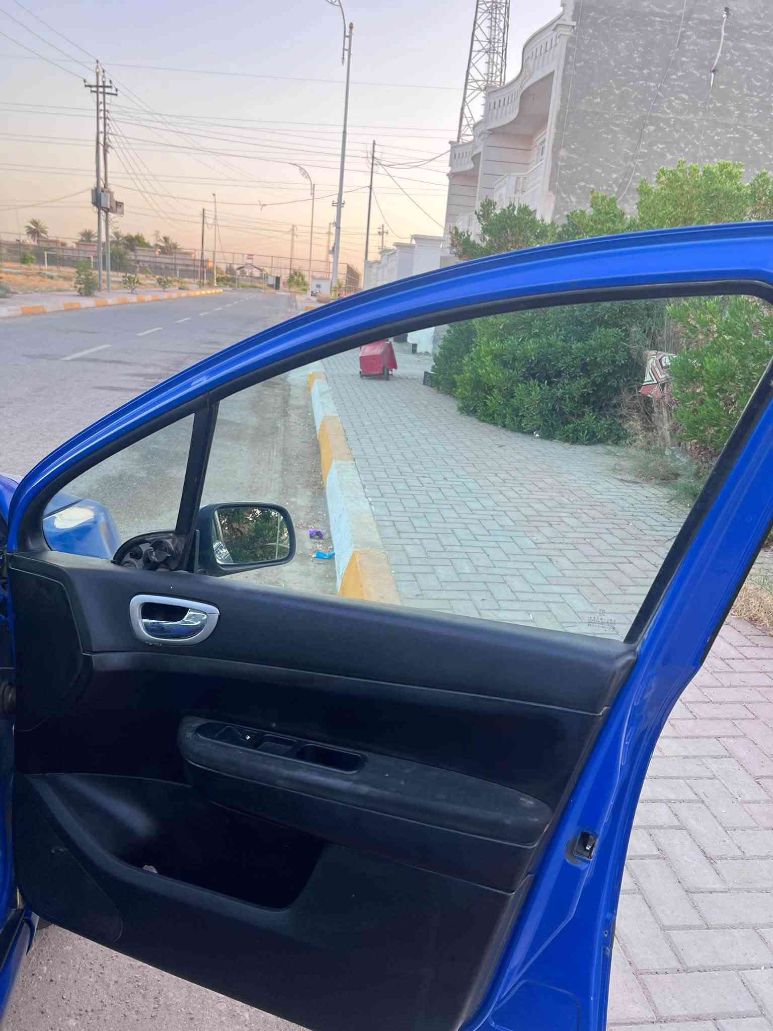 السلام عليكم 
بيجو 307 موديل 2005 رقم بغداد انكليزي سنويه وهزه وارقام كلهه جديده سنويه لل2031 شرط تحويل ثاني يوم  
تخم تاير اخو الجديد ويل كب بلادي
 صدر خلفي وامامي كله جديد 
شاشه كامره حساسات خلفية سنتر لوك 
كير محرك مكفولات شرط  
تبريد ثلج ثلج 🥶 تدفئه نار 
دشبولها شخط مابي
باتري جديد 
كهربائياتها كلها شغالة مابيها شي ما يشتغل 
السيارة شرط اي چطل مابيها 
💐 السعر 42 وبيها مجال بسيط 
 السياره بيها قطعه كلير بس شرط بدون ضربه او دواخل 

للاتصال علرقم
***********
