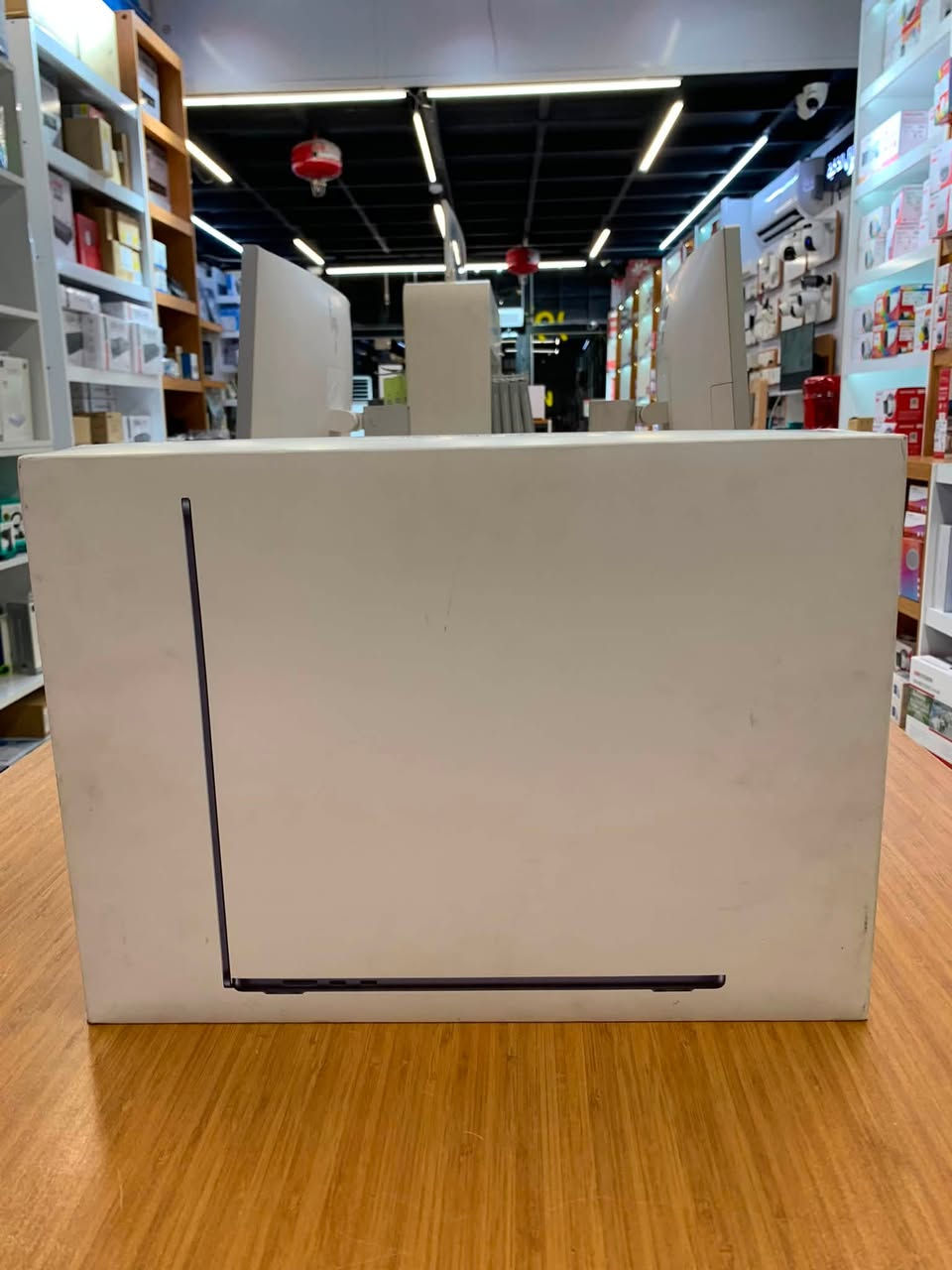 MacBook Air m2 15” 2022
Ram 8
Hard 512
Battery 92% - 230 Cycles 
نضيف جدا
السعر جداً مناسب
للتواصل : ***********
كربلاء حي الحسين متوفر توصيل
متواجد ماسنجر
