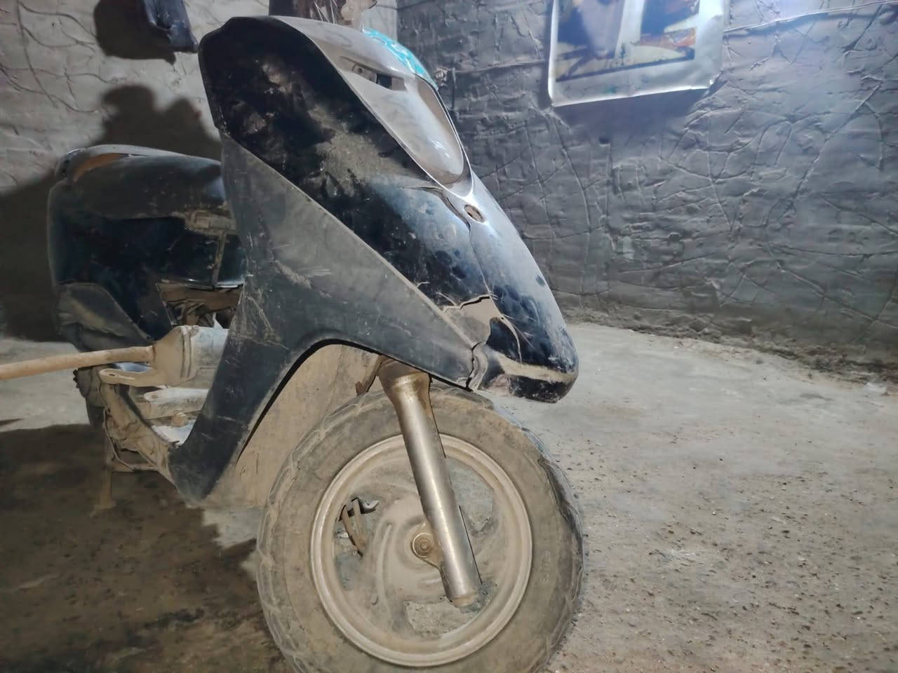 سلام عليكم دراجه بريز كوم حديد عوزها بس تجفيت للبيع سعر 160 مكان بغداد مدينه الصدر قطاع 39 رقم ***********
