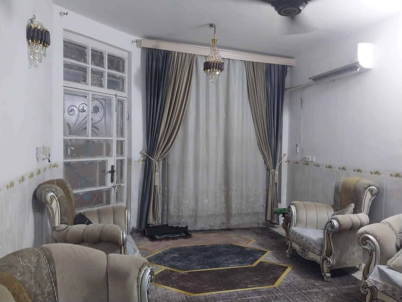 التخم الاصفر ب١٥٠ / ٥ مقاعد
التخم الابيض ٢٠٠ / ١٠ مقاعد
نوعهن صاج قوي جدا / طويريج ابو جوعانه 
اتصال او واتساب ***********
