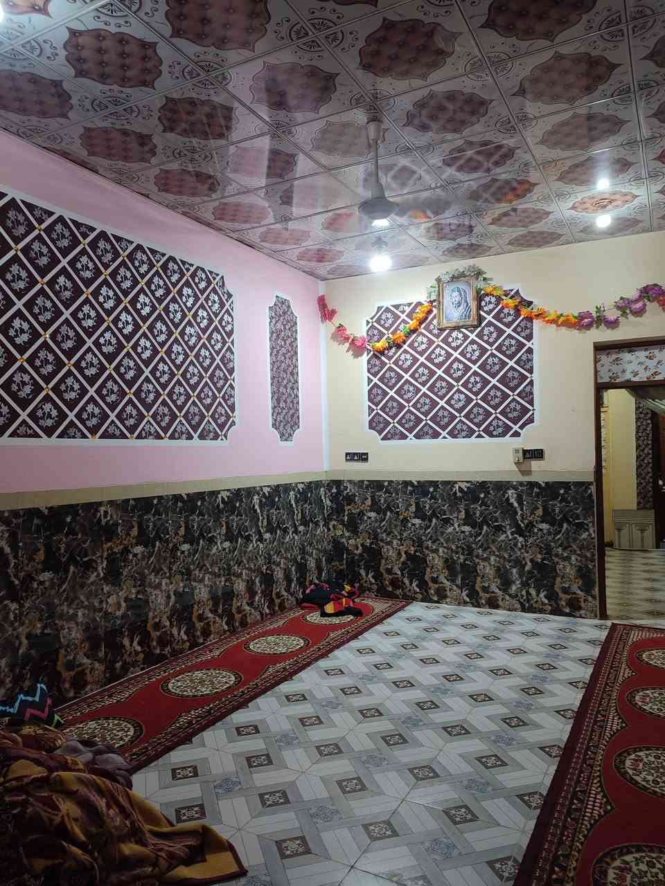 سلام عليكم الدار للبيع المساحه ٢٥٠ مسلح بناء حديث مع نصف قطعه المساحه ١٢٥ على سايدين قرب اعداديه الصناعه ***********
