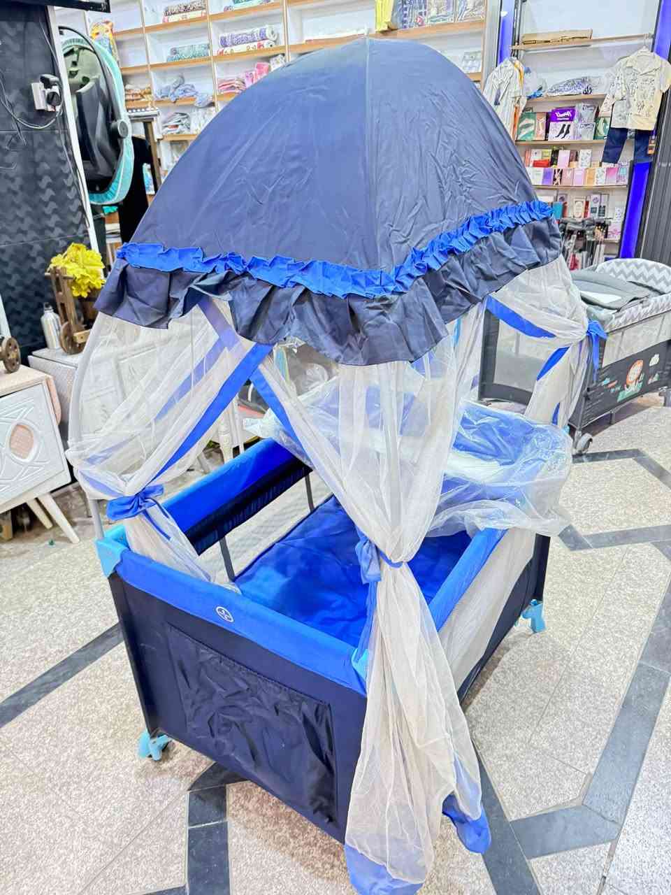 كريكوت جديد مامستعمل 
بيه حظانه اطفال ويطبك وبيه مخزن والكله مالته حريم السلطان 
سعره 120 الف 
قياس 
120 طولً
70 عرض 
***********
