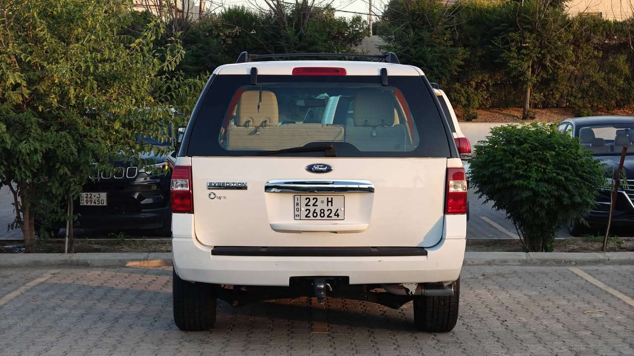 فورد اكسبيدشن 2012 وكاله
فورد اكسبيدشن 2012
وكالة شركة نيفا 
محرك V8 
فتحه 
ماشيه 75 الف م فقط 
بيه مكانين تعديل وتكحيل فقط 
السيارة جديده لووك ماناقصه اي شي 
كير ومحرك بشرط برغي ممفتوح بيه 
تبريد طخم تايرات وصدر جديد 
ادامه كامله 
سويجين 
السعر 149 وبي مجال بسيط 
رقم اربيل هزه جديد ورقم جديد 
العنوان اربيل 
للاستفسار اكثر 
***********
***********
