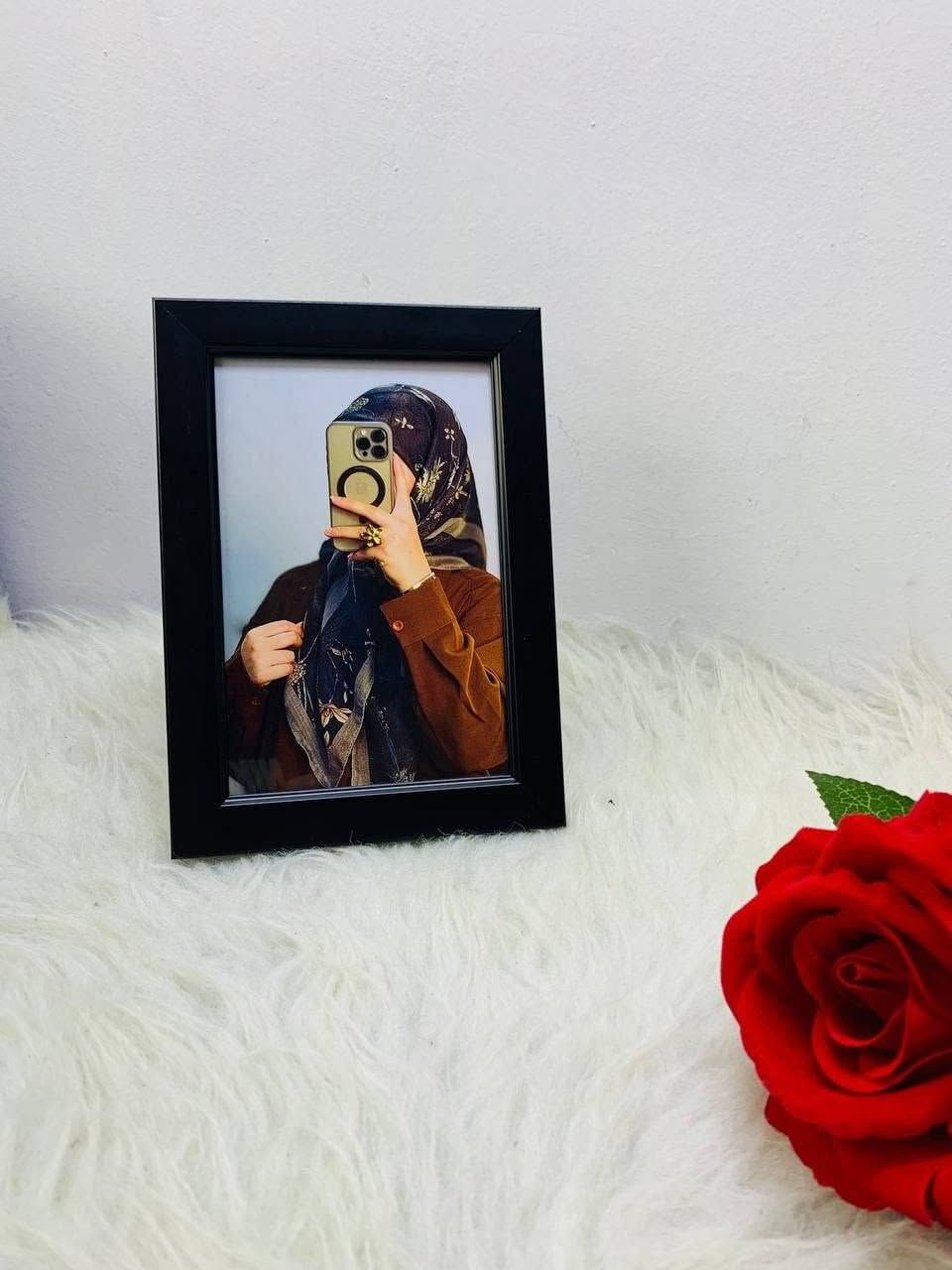مو مجرد إطار…
قطعة صغيرة تشيل ذكرى كبيرة 💛📏 بحجمه البسيط، بس يحفظ لحظات ما تنوصف
🎁 هدية ناعمة… تدخل القلب بدون استئذان ✨
قياسة A6
سعر القطعة ( ٣ الاف فقط).. 💐
***********

نص مكتوب في الصور:
- @oruho_llah_