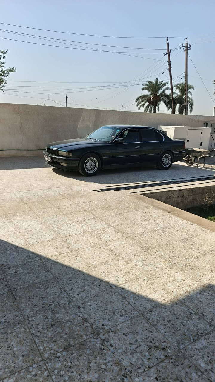 السلام عليكم للبيع 
740  شادلها مكينه
30 جديد تفاصيل 
رقم بغداد انكليزي 
بسمي 
هزه جديد حداديه 
تخم تاير جدد نواقص السياره 
التبريد 
وشويه بالغرفه 
نواقص بصيطه كير محرك 
كفاله تحويل كفاله السياره 
ترايها حلو للعلم شديت
غرفه جديده بس بيها نواقص
كهربايات كلها شغاله عدى السنتر السعر ٥٧ ورقه
 مكاني البياع  استفسار اني خادم ***********
