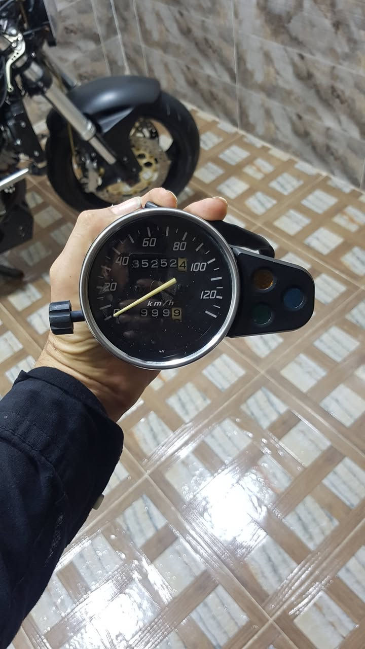 سلام عليكم كيج HONDA FTR
بحالة الوكالة كلش نضيف
 سعرە 60 الف 
توصيل محافظات 
***********
