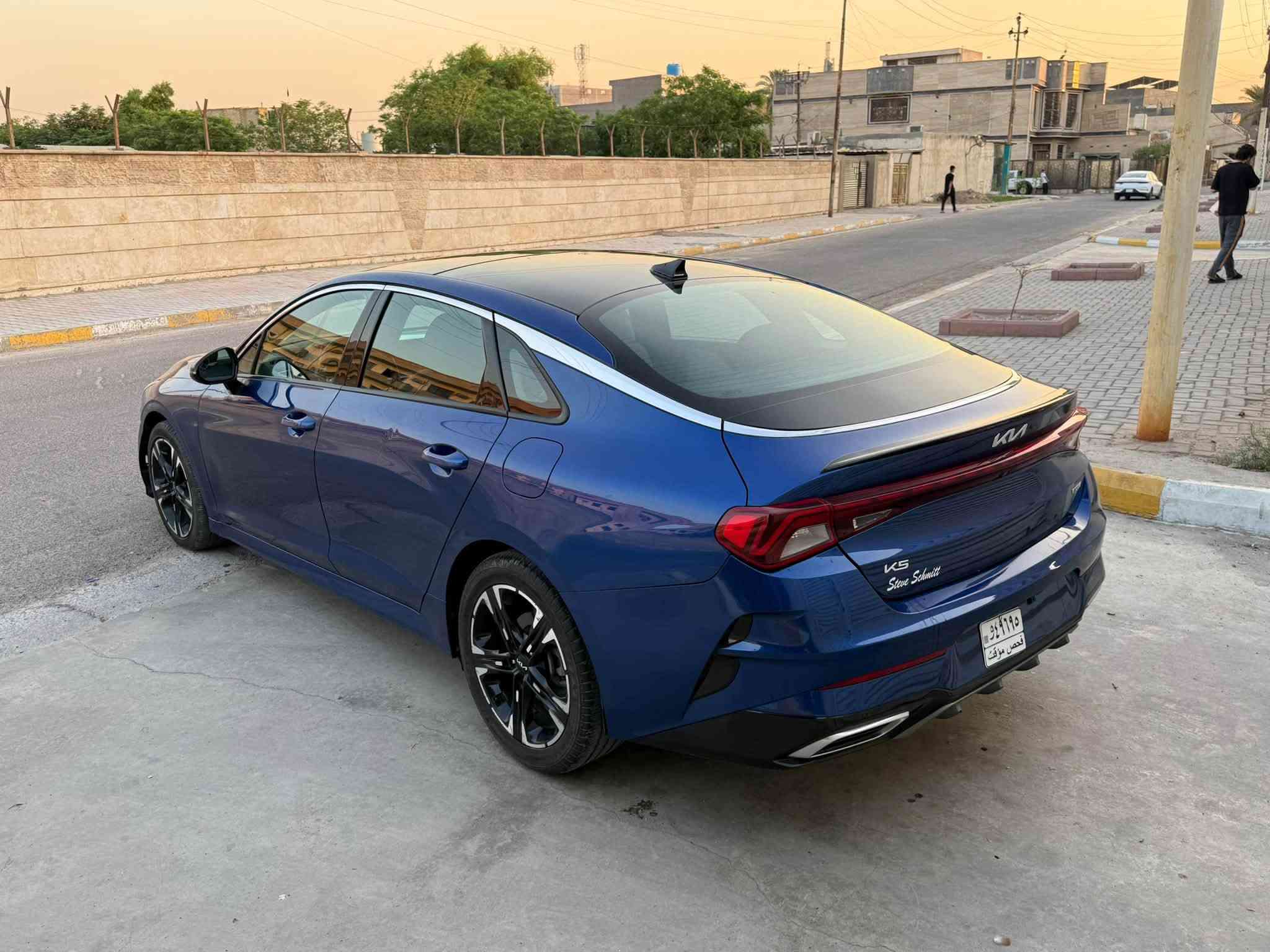 السلام عليكم  K5 2024
وارد امريكي
بدون ارقام دخول جديد منفيس بسمي 
محرك 2500 GDI 
تبديل جاملغ فقط بدون دواخل 
مواصفات اكس لاين فول للخير 
سعر 145
العنوان بغداد الزعفراني 
الاتصال ***********
