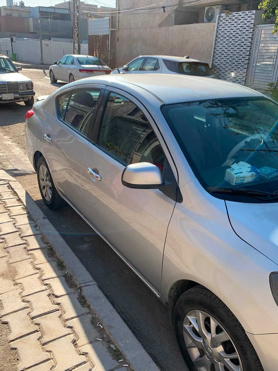 السلام عليكم
نيسان فيرسا موديل ١٨ SV
للبيع او مراوس السياره نضيفه وحلوه بيه تخم تاير جديد تبريد ثلج خير من الله السياره ماشيه ٨٨ رقم كربلاء الجديد باسمي السنويه لل٣١ 
المواصفات 
تحكم إستيرين جهتين مثبت سرعه مانع انزلاق شاشه وكامره 
الحادث مالته ناشره بالصور بس هذا بالعراق كلشي مابيه 
***********
هذا رقمي موجود بي واتساب وبخدمتك
