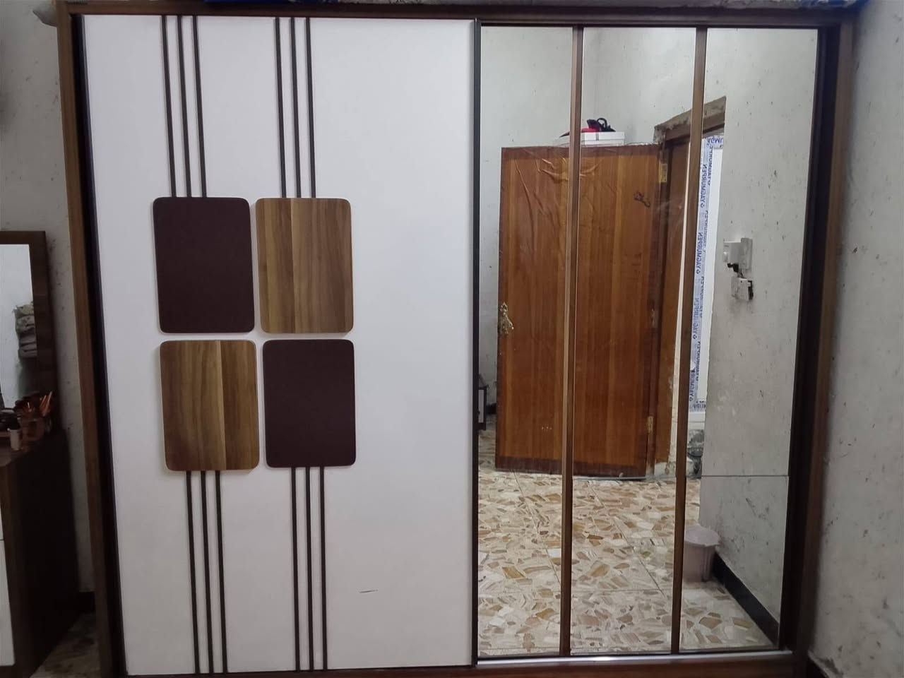 السلام عليكم غرفة نوم لبيع السعر ٤٥٠ الف وبيها مجال مكاني حي العامل اللاتصال ***********
