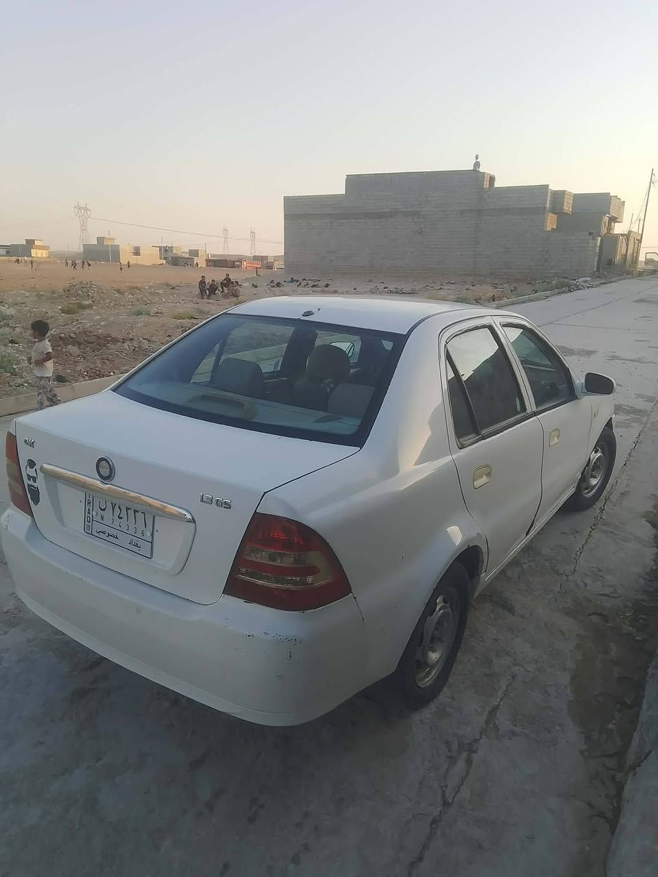 سيكي موديل ٢٠١٣
*********** السعر ٤٠ورقه بيها مجال
سياره جاهزه كير مكينه شرط 
تبريد شغال 
سياره بدون صبغ بيها طخه باب الوره فقط 
رقم بغداد شرعي بل موصل شرط تحويل وكاله 
سنويه جديده مشروع وطني
