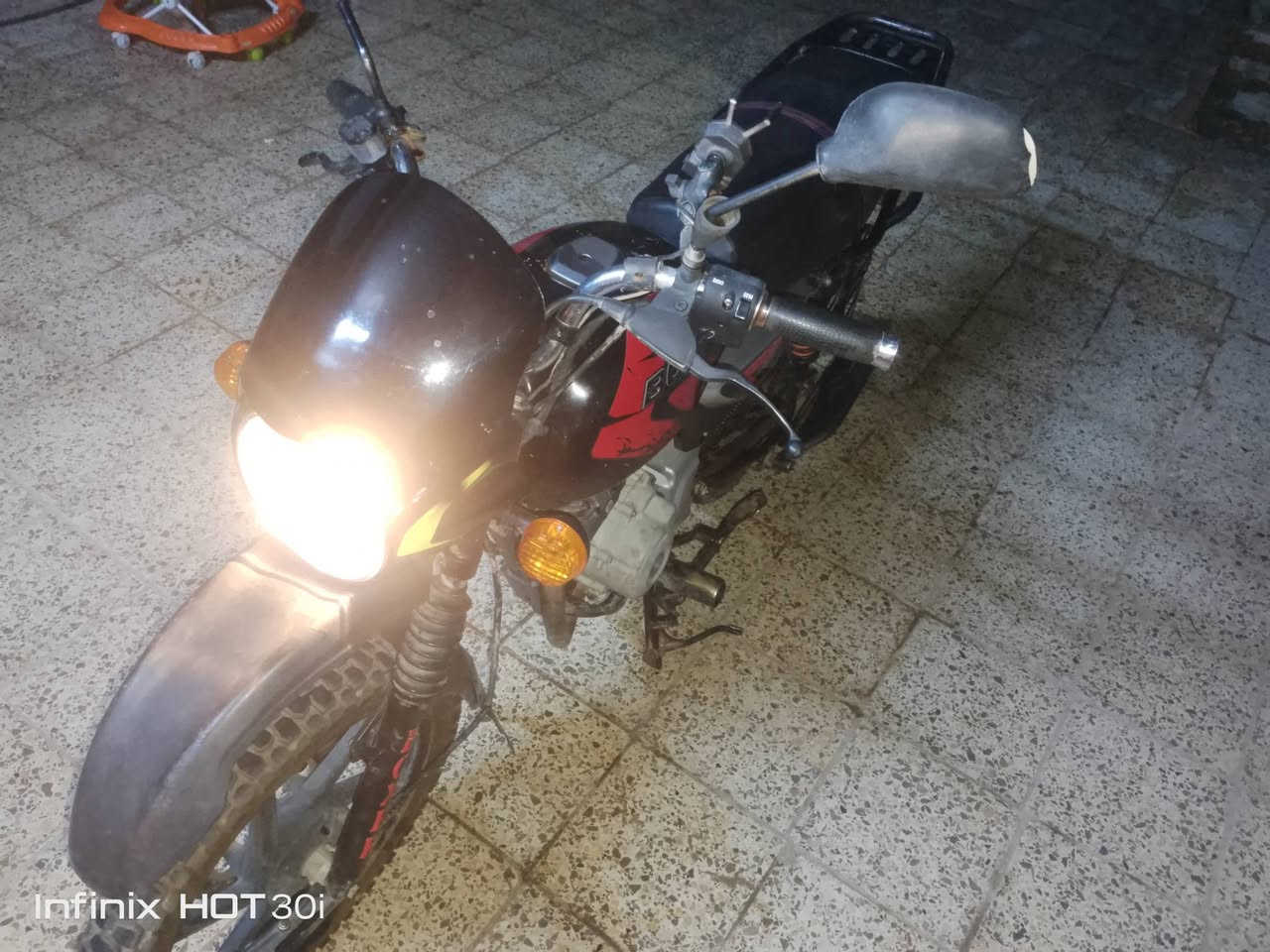للبيع
دراجه بوكسر موديل 21

مرقمة رقم انبار 

لون اسود

مكينه نظيفه لاتنقيص ولاتبخير

اديرلها دهن امزول كل 20 يوم 

بيها طعجه خفيفه بلتانكي اثر وكعه

نقصها درع فقط 

شغاله صلف وهندر 

مكانه فلوجه 

دراجه بسمي 

السعر 1750 وبيها مجال 

مليون و750 

للتواصل خاص او ع الخط

***********

***********
