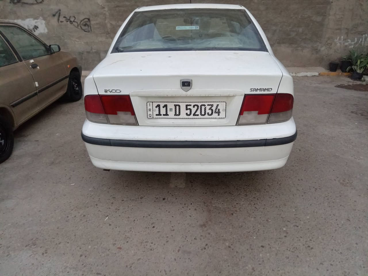 السلام عليكم شباب للبيع سمند خصوصي موديل ٢٠١١ رقم بغداد انكليزي باسمي هزه جديدة سياره نضيفه بدون حادث وبدون تبديل فقط البنيد مفتوح على الجامه ومصبوغ وهللات الاماميه بيهن صبغ والباقي بلادي مكينه وكير جديد صدر أمامي خلفي جديد تخم تاير جديد تبريد شغال بدون نقوصات السعر المطلوب ٤٦ ورقه وبي مجال للاتصال *********** ابو احمد وشكرا لكم مكاني بغداد بيع فقط
