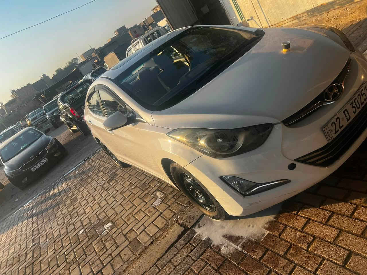 السلام عليكم 
النترا خليجي 2014 
البنيد مصبوغ كلير 
وبيها صبغ بلدوسه
السونر جديد منشور ويه الصور 
رقمها اربيل تحريل بنفس اليوم 
سعرها 108 وبيها شي بصيط 
العنوان بغداد البلديات
رقم ***********
