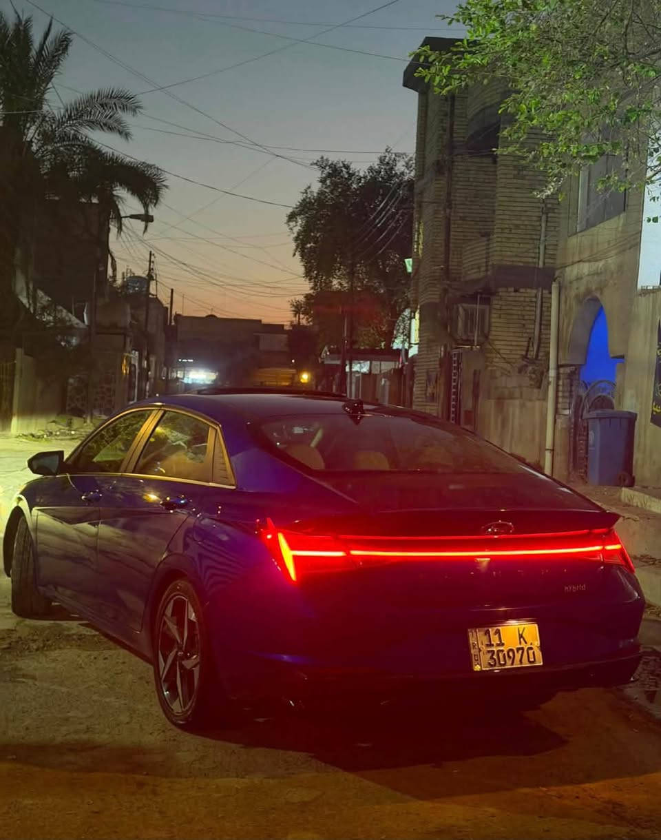🚘 للبيع – هيونداي إلنترا هايبرد 2023 | أعلى فئة (Full Option) وارد امريكي 

💰 السعر: 140 ورقة

📍 الموقع: بغداد – تقاطع دوريش، مدخل حي التراث

المواصفات:

* موديل 2023
* هايبرد (Hybrid)
* اللون: أزرق
* أعلى فئة (Full Option)
* ممشى: 33
* محرك 1.6 لتر بنزين + محرك كهربائي
* ناقل حركة أوتوماتيك DCT بـ 6 سرعات
* تشغيل بصمة (Smart Key) مع زر تشغيل
* مقاعد جلد كهربائية
* فتحة سقف
* شاشة عدادات رقمية
* شاشة معلومات وترفيه كبيرة
* Apple CarPlay وAndroid Auto
* كاميرا خلفية
* حساسات أمامية وخلفية
* مثبت سرعة
* مكيف أوتوماتيك
* شاحن لاسلكي
* تحكم كامل من المقود
* مصابيح LED
* جنوط ألمنيوم
* مرايا كهربائية قابلة للطي
* نظام المحافظة على المسار
* نظام التحذير من التصادم الأمامي
* مراقبة النقطة العمياء
* نظام مراقبة ضغط الإطارات (TPMS)
* نظام الثبات الإلكتروني (ESC)
* نظام ABS
* وسائد هوائية متعددة
* اقتصادية جداً باستهلاك الوقود
وهواي مواصفات بعد 

حادث السياره فقط قبق الصندوق 

📞 رقم الاتصال: ***********

📍 العنوان: بغداد – تقاطع دوريش، مدخل حي التراث.

السعر المطلوب: 140 ورقة ، والسيارة بحالة ممتازة، أعلى فئة، جاهزة للفحص والمعاينة
