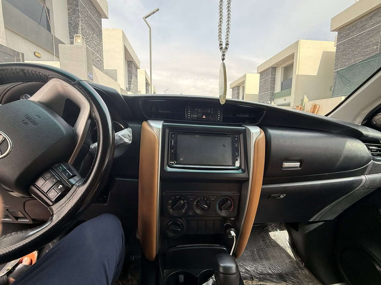 اذا مو شراي لا اتعبني واتعبك تويوتا فورتشنر 2020
محرك 4 سلندر 2700

فورويل 4×4 

ماشية 180 الف 
 مكفولة

بالرمادي
السعر 235 بيها مجال للشراي
الجاد يتصل ***********
