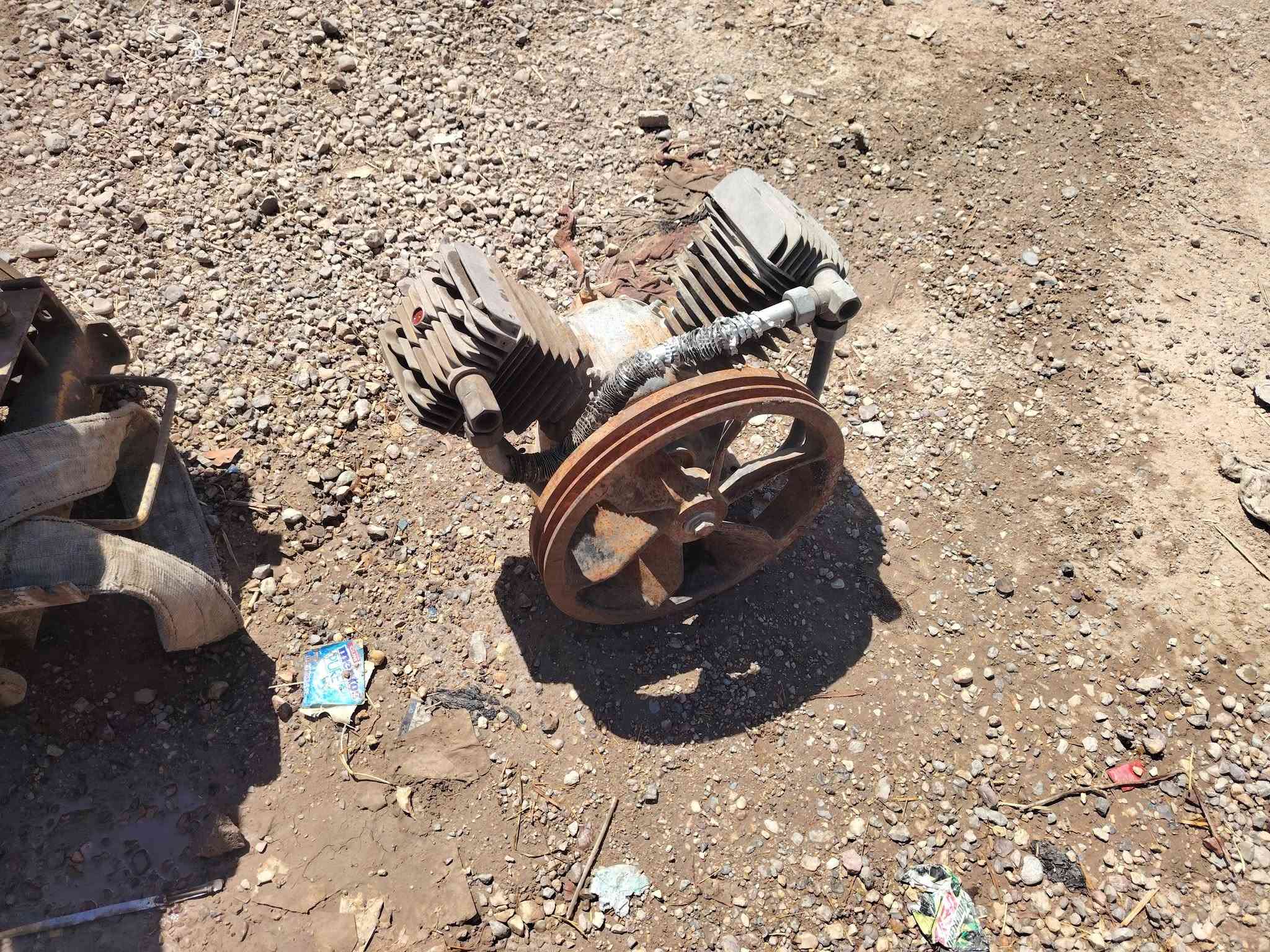 للبيع تاروست  العدد  2 سعر الوحده 250 وبيه مجال مكان واسط الصويره الرقم ***********
