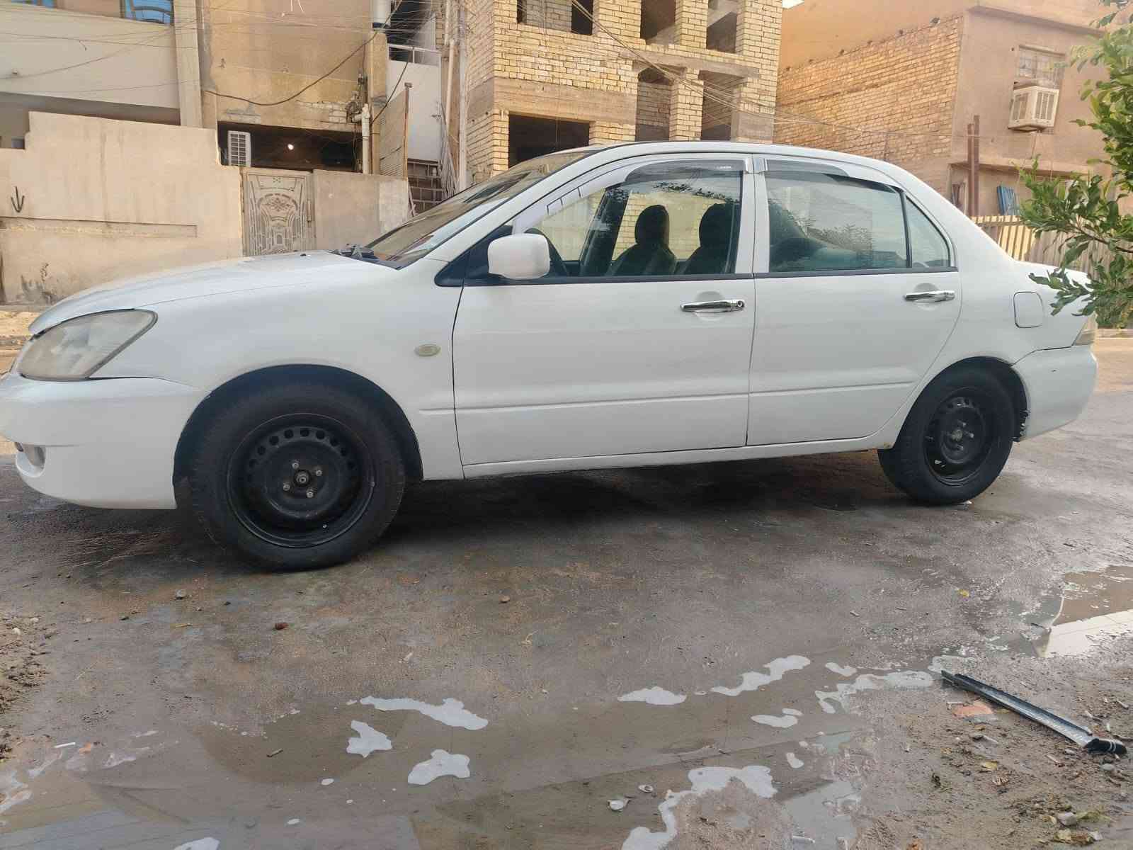 لانسر ٢٠١١ • مصبوغة • ضربة خلفية