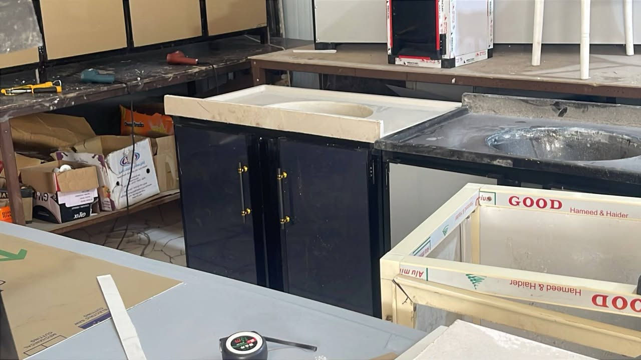 السلام عليكم البيع والشراء كاونترات مستخدم والجديد مكان ناصريه حي الفداء شارع مدارس رقم الهاتف *********** يرهم مراوس مستخدم
