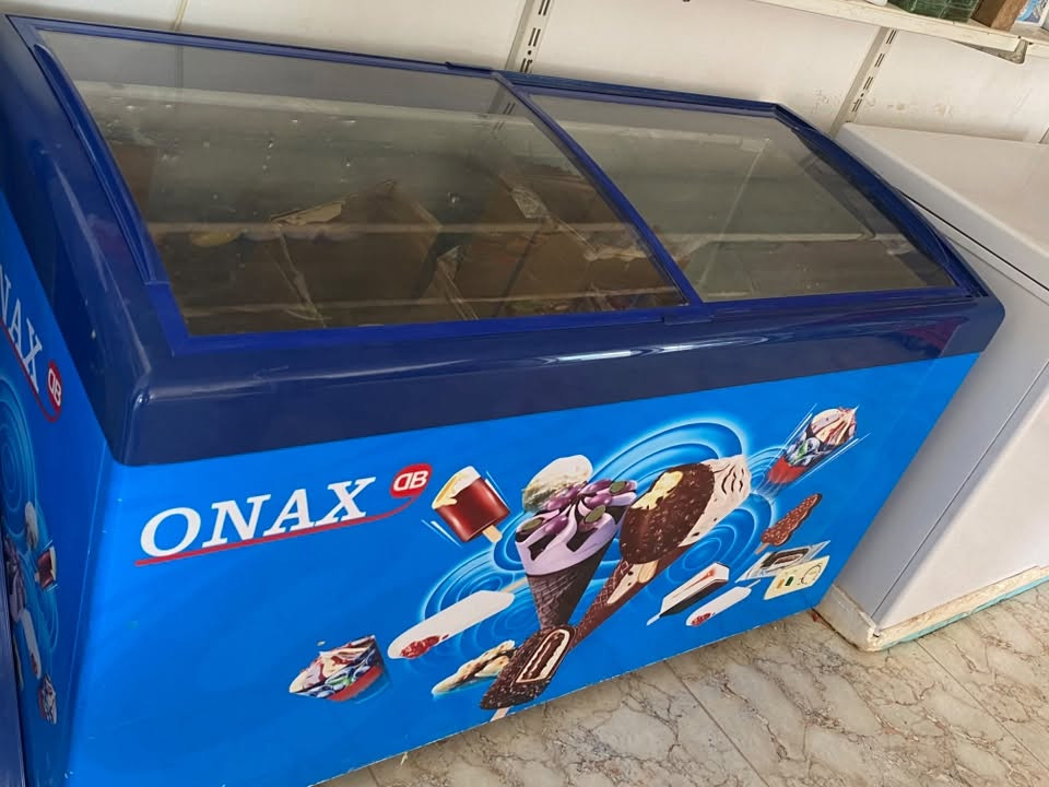 ثلاجة • للبيع