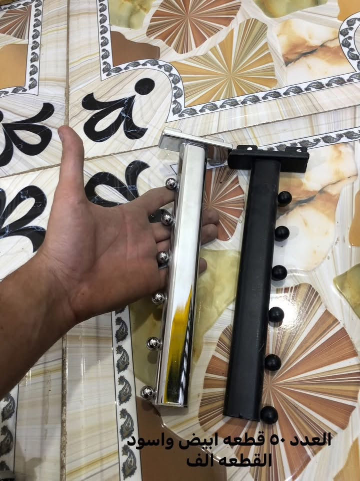 مستخدمه • ٥٠ قطعة • ابيض واسود