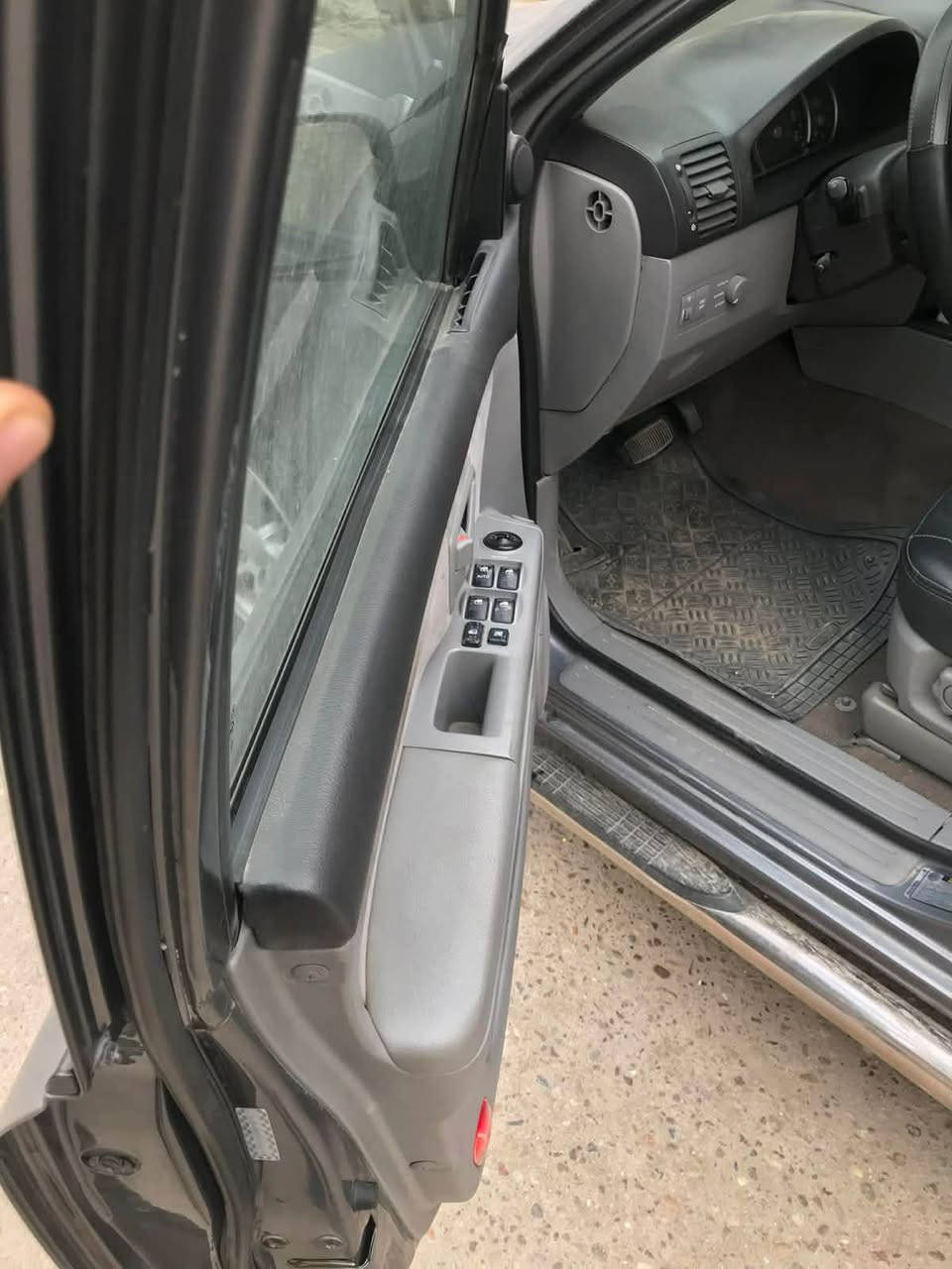 �🔥 للبيع Kia Sorento 2008 | وارد أمريكي 🇺🇸 🔥🚨
💰 السعر: 85 او مراوس بموديل احدث مكاني بغداد الراشدية / ***********. بيه واتساب
🚙 المواصفات:
• موديل 2008
• وارد أمريكي 🇺🇸
• لون سيلفر
• محرك 6 سلندر 3.5 خير من الله ومسويلة ادامه وتنظيف غرفة احتراق 
• كير ممتاز
• حدادية عامة 85%
• دفع رباعي 4×4 🛞
• تبريد ❄️ ثلج
• تدفئة 🔥
• كراسي جلد
• سعة 5 ركاب
•ايرباك 🛡️
• مانع انزلاق ABS
• حساسات ضغط الإطارات 
• حساسات وقوف خلفية
• كاميرا خلفية 📷
• شاشة
• Apple CarPlay
• نظام مفتاح ذكي

🔧 السيارة جاهزة للاستخدام:
✅ مي وراديتر كلة زيتي مسويلها ادامة منطومة المي
✅ الزيت لوكي مولي من الحسام
✅ عبوة نظيفة 
✅ فيت بم جديد
✅  تخم تايرات بالة نظيفة
✅ السيارة نظيفة ومرتبة وما ناقصها شيء

💯 السيارة جاهزة، وما بيها صرف وباسمي تحويل ثاني يوم .

🎯 سبب البيع:
فقط للتبديل وشراء سيارة أحدث.

🎨 ملاحظه 
بيها جرادات ، و رشات  من جهة السايق وخلفه صفحه مو صبغ كامل رشات وتعديل ابيعلك صفحه، 

📸 الحالة مبينة بالصور، والمعاينة والفحص خير دليل.

🔥 سيارة عائلية، دفع رباعي،  ومتهيئة للاستخدام

نص مكتوب في الصور:
- SUMER CENTER
- التفتيش الدقيق بالاشعة السينية - فحص المنظومة الكهربائية - المحرك - ناقل الحركة (الكير)
- منظومة الدبلات - منظومة البريك - تقرير انحراف السيارة
- ملاحظة
- يوجد جراد في اجزاء السيارة
- الماركة : كيا
- النوع : سورينتو
- سنة الصنع : 2008
- رقم العجلة : 11 S 16692
- تاريخ الفحص : 7/2/2026
- وقت الفحص : 11:00م
- الجانب الايمن
- يوجد بارد و خدوش و طخات في المكان المحدد
- الجانب الايسر/جاملغ والابواب مفتوحات
- يوجد صبغ وجراد في المكان المحدد
- المصد الخلفي/ طخة بسيطة بدنة
- يوجد صبغ و خدوش في المكان المحدد
- الجزء العلوي
- يوجد خدوش وجراد في المكان المحدد
- المصد الامامي /الضرر بداية اللغد الايسر
- طخة بسيطة لغد ايمن
- يوجد صبغ في المكان المحدد
- صبغ
- بارد
- تبديل
- خدوش
- ملاحظة : لم يتم فحص ما تحت اللواصق
- نخلي مسؤوليتنا بعد انتهاء الفحص
- وتسليم التقرير الى صاحب السيارة
- ***********