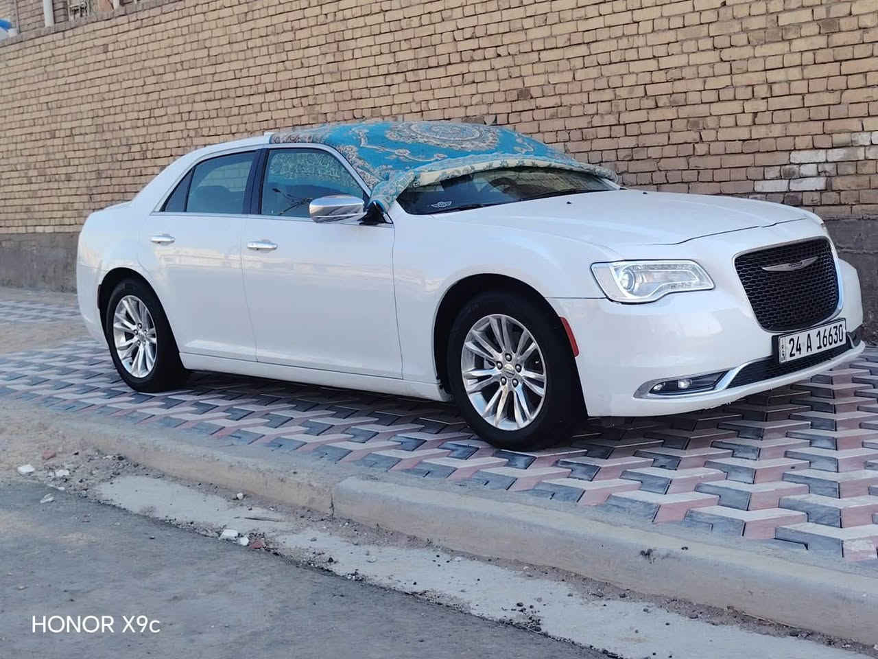 سلام عليكم يالله اوبامه كندي البيع 
موديل 16 رقم شمالي الجديد تحويل 
مكرك كيرك جديد 3600 تويل  
تخم تاير حداديه جديده ماشيه 100 لاف
سياره مكفوله كفاله عام شرط سونار 
السعر 240 وبيه مجال قليل الشراي 
وبالعافيه ع يشتريه ***********
مكاني ميسان

نص مكتوب في الصور:
- HONOR X9c