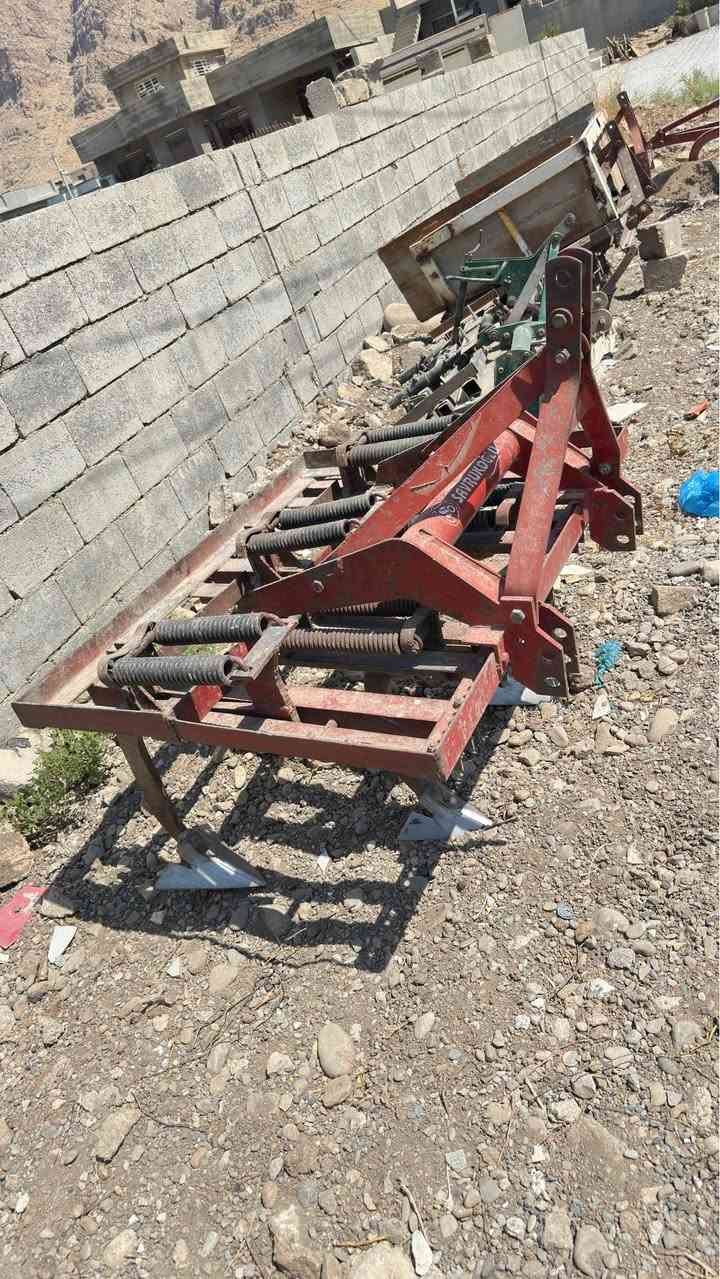 مەکینەی بچوک ناوباخ
مۆدیل ٢٠١٦
دەبڵ ئەکسل 
زۆر خاوێن ماوەتەوە بە شەرت گێرو مەکینە
دوو جۆر گاسن کێلان لەگەلە ،گاسنی یەک خەت و دوو خەت و خرناشەی لەگەل 
سعر ٨٠ گڵا 
*********** رانية, السليمانية
