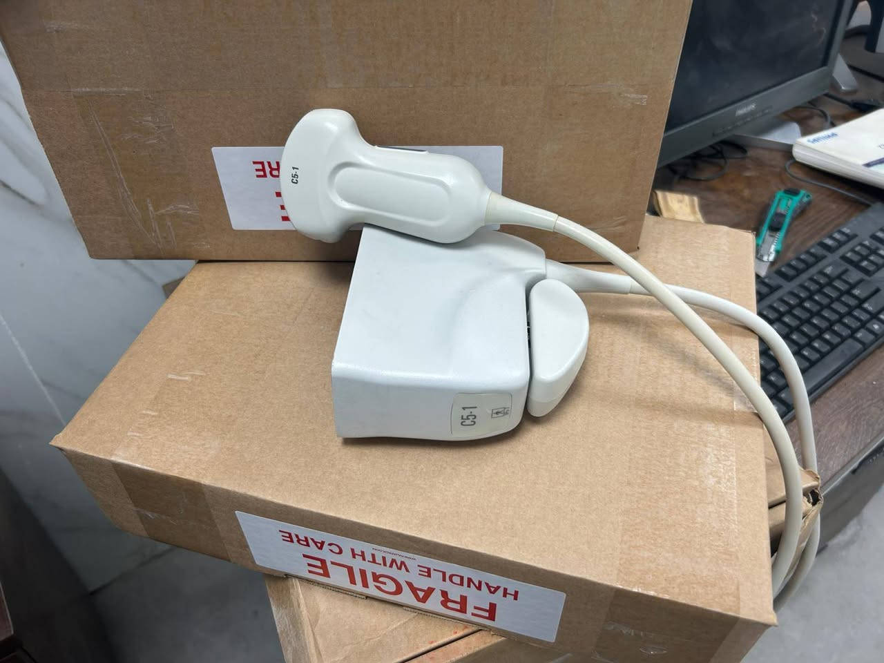 Ultrasound device
Device  refurbished by Philips on 2024
3 probe included pediatric, linear and cardiac, ready to use
Guarantee is over for this device for software and hardware for six months. 

Contact information 
Median engineering and medical ltd
: ***********

