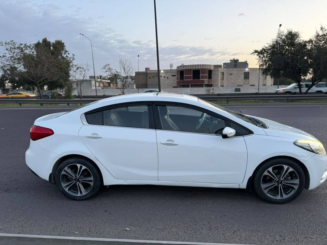 اعلان كيا سيراتو أبيض للبيع
موديل ٢٠١٤ محرك دوش ١٦٠٠
مكفولة من صبغ و التبديل
فول مواصفات ماعدا البصمة
تحكم ستيرن كروز سرعة
اشاير بل مري
قطعتين تبريد سلايد روف
يوجد بارد رقم بغداد
رقم الهاتف :***********
