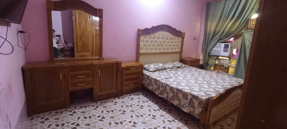 السلام عليكم غرفه نوم للبيع صاج خارج داخل. نضيفه يرادلها ترتيبات بسيطه. العنوان بغداد سبع البور. عارضها بمليون و٣٠٠ وبيها مجال للشراي رقم الهاتف ***********
