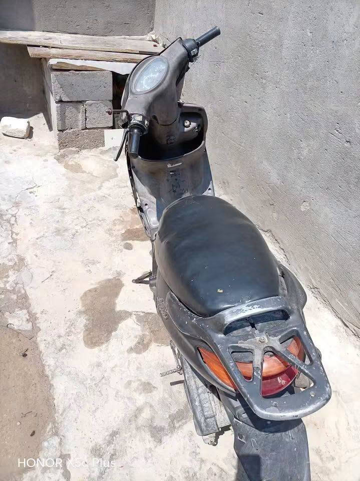 دراجه للبيع أسمه دولفين عطلانه نقصهه سيم بانزين مقطوع وكابريته وصخهه مكاني السماوة***********للبيع
