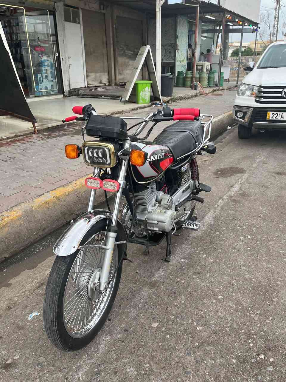 سافين موديل 21 5 كير  محرك طلقه نفيس موجود مكينه حلوه وناعمه لاصوت ولاتبخير سلف هندر شغال بس باتري تعبان ودوسه مال رجل براغي مابيهه يعني ناقص فقط براغي وباقي كل نقص مابيهه دراجه تخبل سعر 470 وبيهه مجال قليل كلش مكاني اربيل كسنزان واتساب ***********
