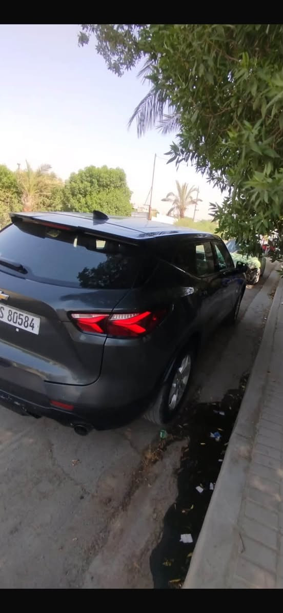 بيع فقط
شوفرليت بلايزر 2LT موديل 2020 
رقم بغداد باسمي سنويه لغاية 2028
ماشيه 83 mi
بصمه اربع ابواب وتشغيل 
كامرا وشاشه بلاديه كار بلي 
كشن كهرباء 
تحكم ستيرن 
هند بريك بصمه 
تبريد امامي خلفي 
منافذ شحن امامي خلفي 
محرك 3600 / 3 انظمة قيادة 
تخم تاير جديد 
كشنات جلد 
ضرر السياره / بنيد وجاملغ مبدل 
دعاميه RS فقط 
السياره نضيفه جدا ومابيها اي نقص
مكان السياره بغداد الدوره 
معروضه 148  وبيها مجال 
للاستفسار *********** يوجد وتساب
