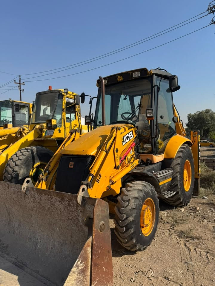 شفاط / شفل JCB موديل 2007 للبيع
 النوع: شفاط / حادوشة JCB (Backhoe Loader)
 الموديل: 2007
 الحالة: جاهز للعمل، المحرك والهيدروليك بحالة ممتازة والإطارات جيدة جداً
 الموقع: الموصل
 السعر: [أدخل السعر المطلوب] (قابل للتفاوض البسيط)
 للإتصال والتواصل: ***********
