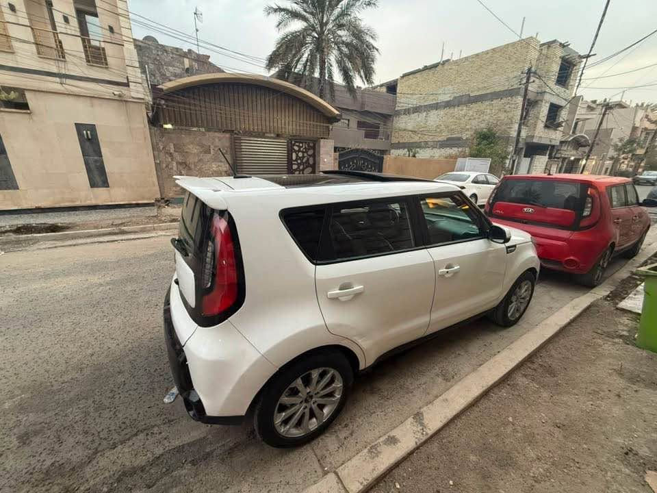 كيا صول ٢٠١٥ فووووووول مواصفات 
بانورما 
جلد 
كشن كهرباء
بصمه 
شاشه كامره متحركه
ماشيه ٩٠
صور السونر  مرفقه بالصور
مكان السياره الكاظميه
الستر المطلوب 108$
*********** بغداد, العراق
